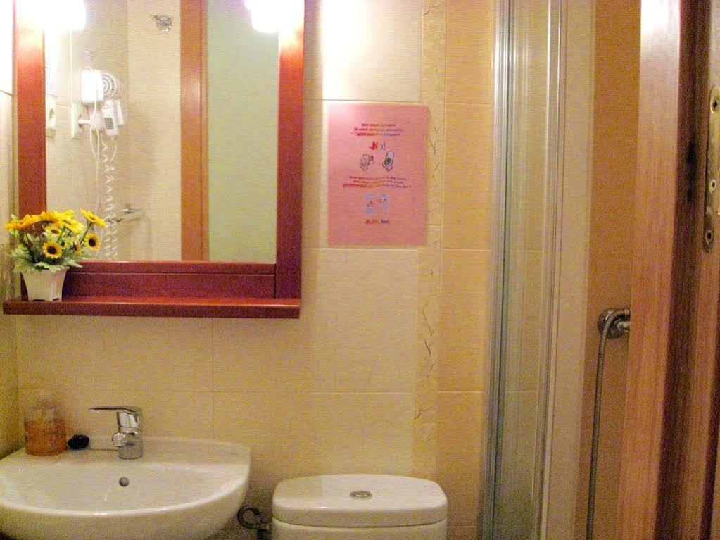 Hostal Tirso Plaza Madrid Extérieur photo