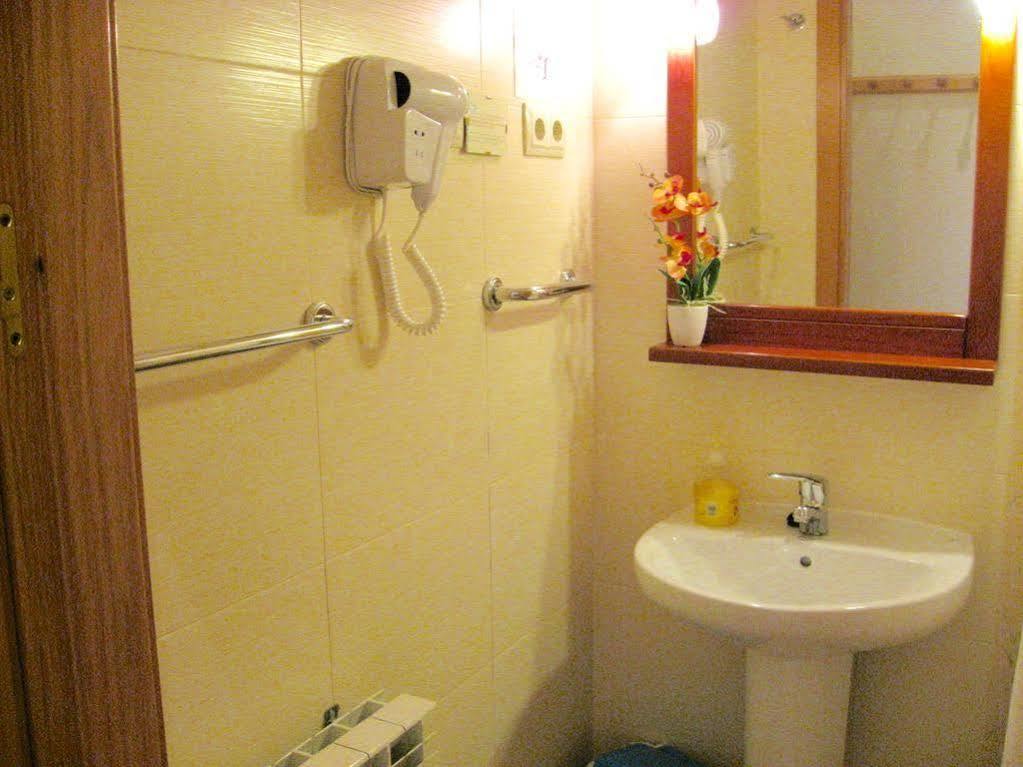 Hostal Tirso Plaza Madrid Extérieur photo
