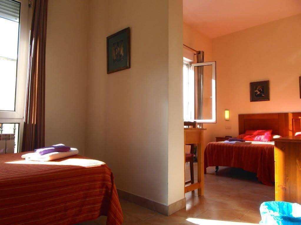 Hostal Tirso Plaza Madrid Extérieur photo