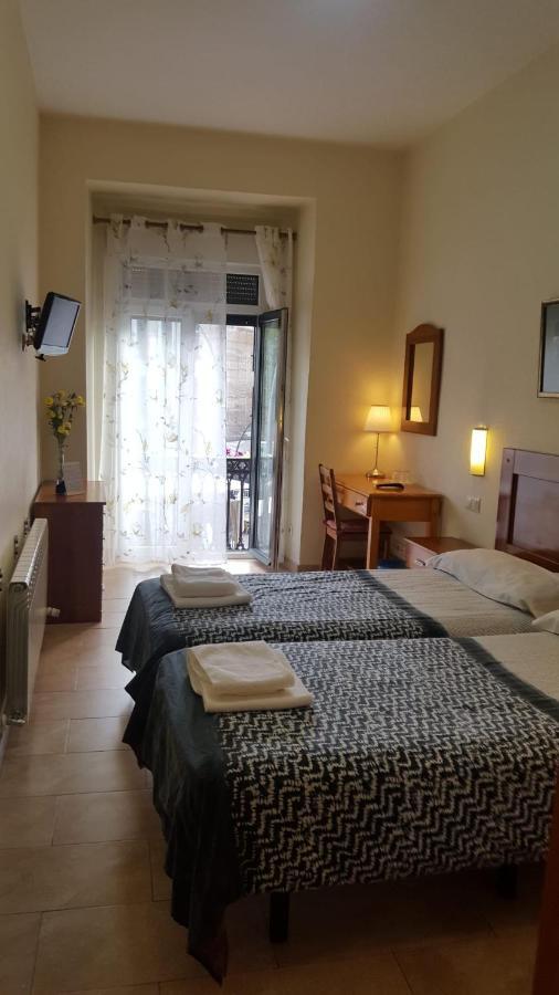 Hostal Tirso Plaza Madrid Extérieur photo
