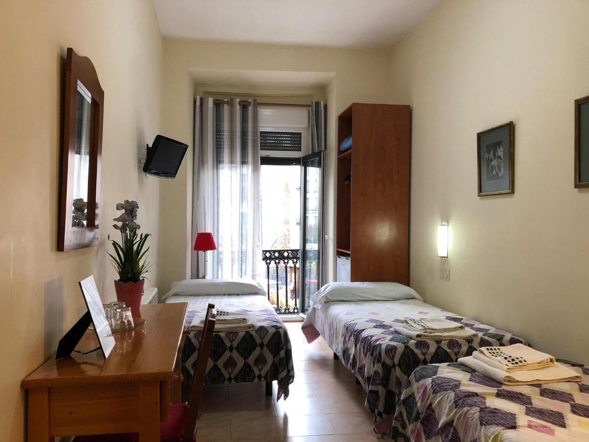 Hostal Tirso Plaza Madrid Extérieur photo