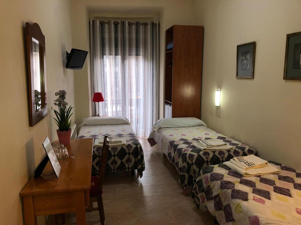 Hostal Tirso Plaza Madrid Extérieur photo