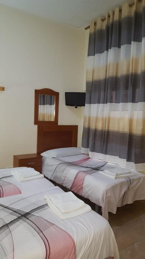 Hostal Tirso Plaza Madrid Extérieur photo